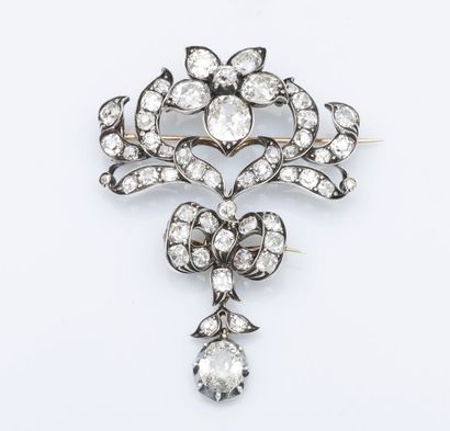 null Broche fleuron en argent (925 millièmes) et or jaune 14 carats (585 millièmes)...