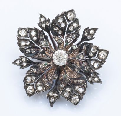 null Broche fleur en argent (925 millièmes) sertie d'un diamant de taille ancienne...