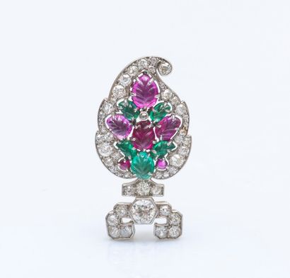 CARTIER 

Broche Tutti frutti en or gris 18 carats (750 millièmes) formant une grappe...