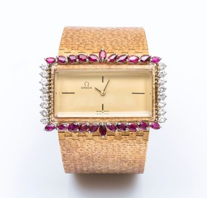null Mouvement et cadran OMEGA

Bracelet montre de dame en or jaune 18 carats (750...