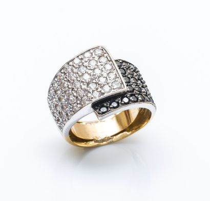 null Bague bandeau formant un toi et moi en or gris et or jaune 18 carats (750 millièmes)...