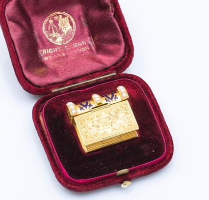 null Bracelet livre en or jaune 14 carats (585 millièmes) s'ouvrant en dix panneaux...
