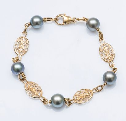 null Bracelet en or jaune 18 carats (750 millièmes) composé de perles grises et d’éléments...