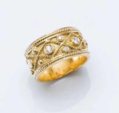 null Bague bandeau en or jaune 18 carats (750 millièmes) à décor de cordage et perlé,...