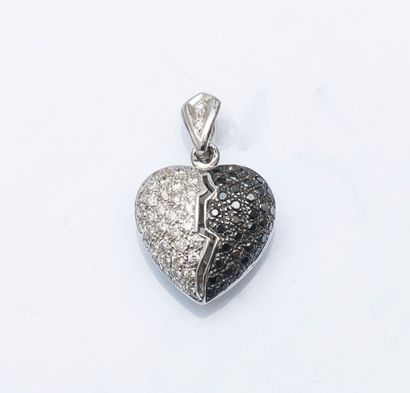 null Pendentif coeur en or gris 18 carats (750 millièmes) pavé de diamants sur une...