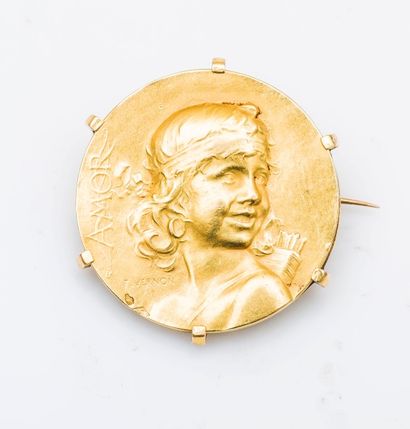 D’après F. VERNON vers 1900 

Broche médaille double face en or jaune 18 carats (750...