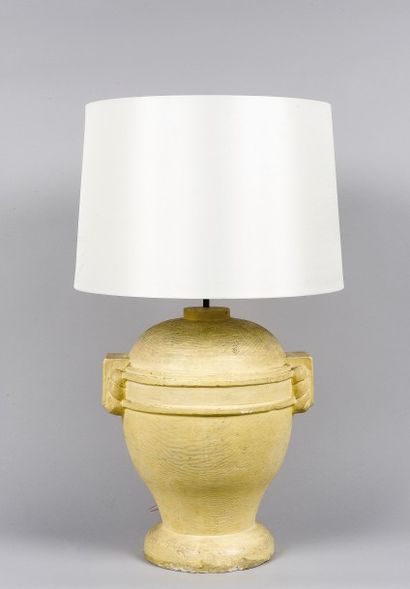 Travail français vers 1935-40 

Elégante lampe en plâtre de couleur jaune

H : 55...