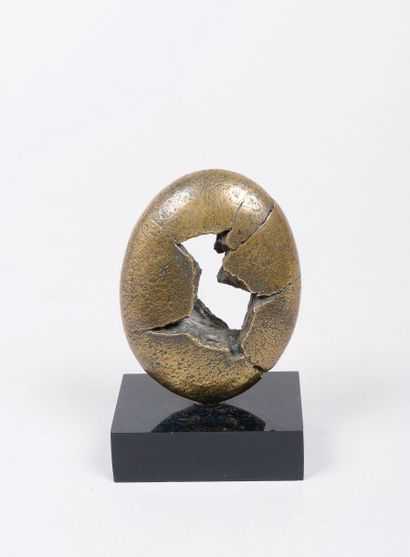 GREUZAT-1997 

Oeuf

Epreuve en bronze signée et datée 1997 sur la base

H : 7 cm...