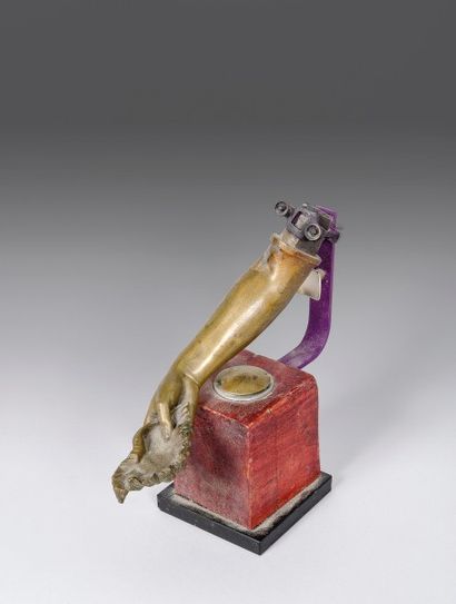Roger NEYRAT 

«La main de Vénus»

Sculpture, technique mixte

H : 24,5 cm 