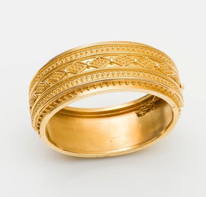 null Bracelet rigide ouvrant en or jaune 14 carats (585 millièmes) à décor géométriques...