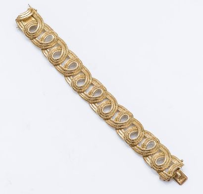 null Bracelet ruban en or jaune 18 carats (750 millièmes) formé de motifs tressés...