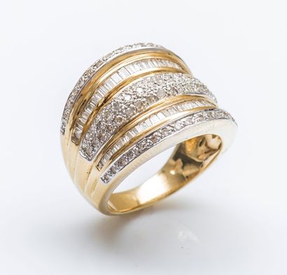 null Bague jonc en or jaune 18 carats (750 millièmes) sertie d’un pavage de diamants...
