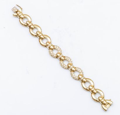 null Bracelet articulé en or jaune 18 carats (750 millièmes) formé d’une succession...