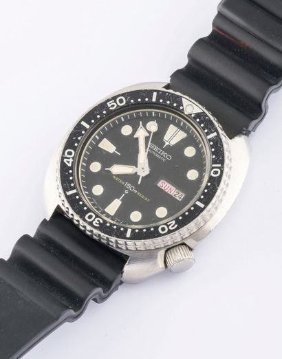 null SEIKO (SUBMARINE - 150M), vers 1973

Imposante montre de plongeur professionnel...