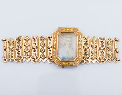 null Bracelet ruban articulé et ouvrant en or jaune 18 carats (750 millièmes) à décor...