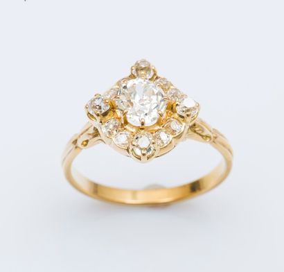 null Bague en or jaune 18 carats (750 millièmes) ornée d’un diamant de taille ancienne...