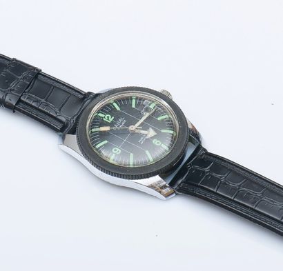 null DANAL (MONTRE DE PLONGÉE), vers 1960

Montre de plongée en acier à fond vissé...