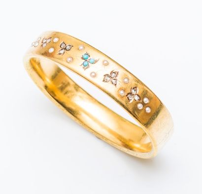 null Bracelet jonc plat ouvrant en or jaune 18 carats (750 millièmes) à décor de...