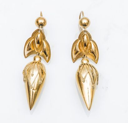 null Paire de pendants d’oreilles en or jaune 18 carats (750 millièmes) à décors...