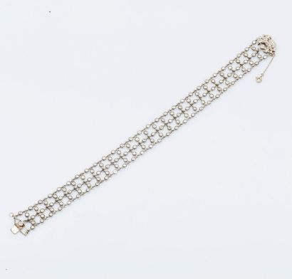 null Bracelet souple en or gris 18 carats (750 millièmes) formant une résille agrémentée...