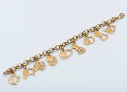 null MARINA B

Bracelet charms en or jaune 18 carats (750 millièmes) formé d’une...