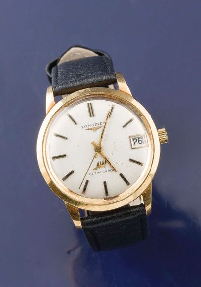 null LONGINES (Ultra Chron en or jaune), vers 1960

Montre classique ronde, le boîtier...