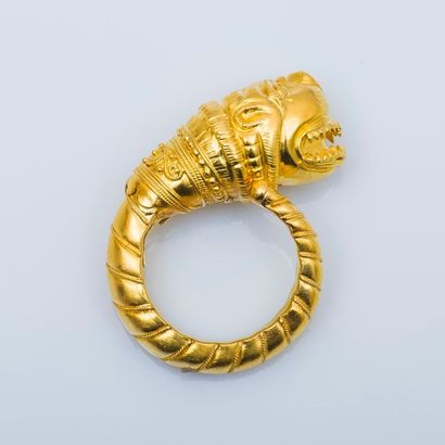 null LALAOUNIS

Bague tête de lion en or jaune 18 carats (750 millièmes) à décor...