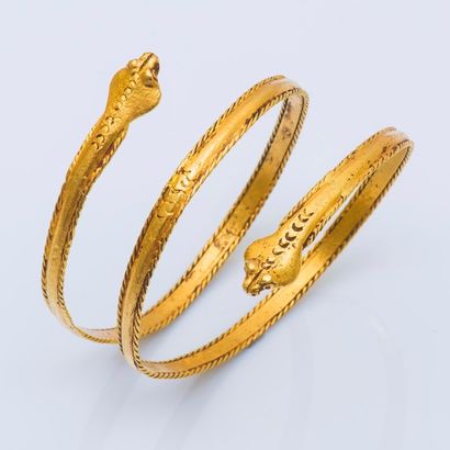 null Bracelet à enroulement en or jaune 18 carats (750 millièmes) formant trois tours...
