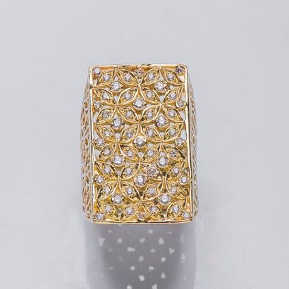 null Bague rectangulaire en or jaune 18 carats (750 millièmes) à motifs de fleurs...