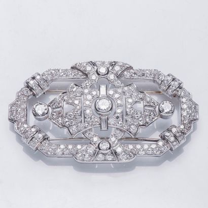 null Broche plaque en platine (950 millièmes) décorées de motifs géométriques ajourés...