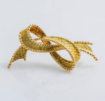 null Broche nœud en or jaune 18 carats (750 millièmes) texturée et perlée.

Dim :...