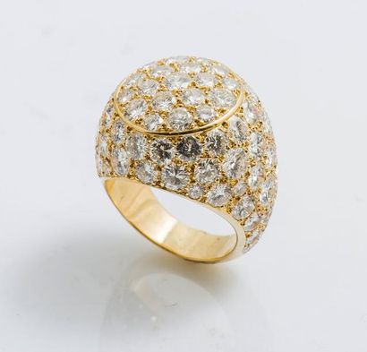  Bague boule en or jaune 18 carats (750 millièmes) entièrement pavée de diamants...