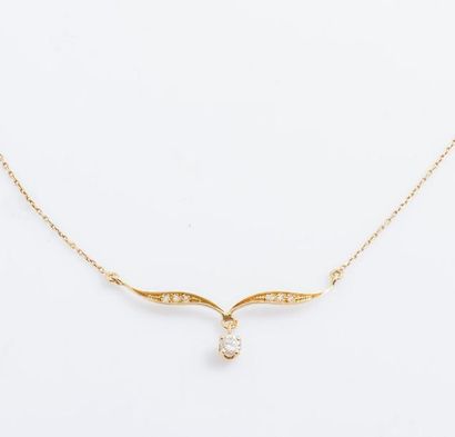 null Collier en or jaune 18 carats (750 millièmes) formé d’une chaîne retenant un...