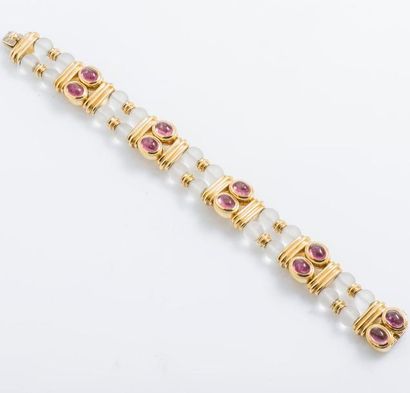 BOUCHERON Bracelet en or jaune 18 carats (750 millièmes) orné de cabochons de tourmaline...