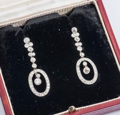 null Paire de pendants d’oreilles en platine (950 millièmes) et or 18 carats (750...