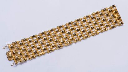 null Bracelet ruban ajouré et articulé en or jaune 18 carats (750 millièmes) à motifs...