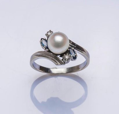 null Bague en or gris 18 carats (750 millièmes) sertie d’une perle de culture ronde...