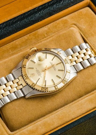 ROLEX (OYSTER PERPETUAL DATEJUST TURNOGRAPH - OR & ACIER RÉF. 16253), vers 1974

Montre...