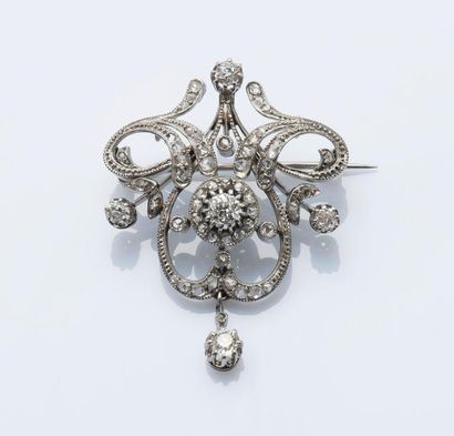 Broche pendentif fleuron en platine (950...