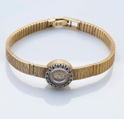 OMEGA Bracelet montre de dame en or jaune 18 carats (750 millièmes), boîtier rond...