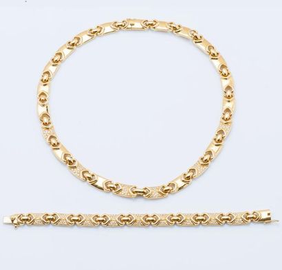 null Parure en or jaune 18 carats (750 millièmes) comprenant un collier ras de cou...