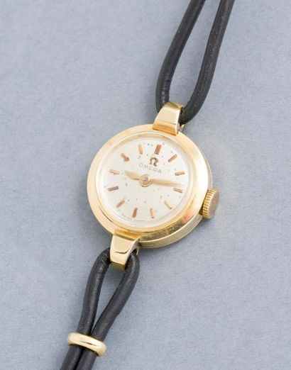 OMEGA OMEGA (ÉTRIER ROND LADY – OR JAUNE réf 2693), vers 1948

Montre de femme de...