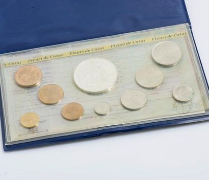 null Une série des pièces françaises Fleur de Coins de la monnaie de Paris pour l'année...