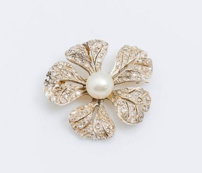 null Broche-pendentif fleur en or jaune et en or gris 18 carats (750 millièmes) le...