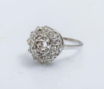 null Bague fleur en platine (950 millièmes) et or gris 18 carats (750 millièmes)...