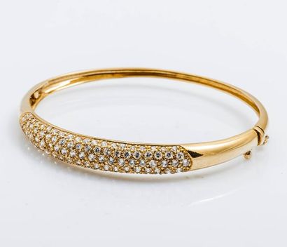 null Bracelet jonc ouvrant en or jaune 18 carats (750 millièmes) pavé de pierres...