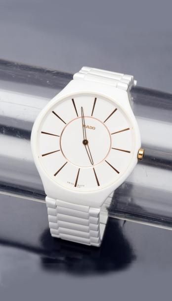 RADO RADO

Montre «True Thinline» en céramique blanche, boîtier rond à fond clippé,...