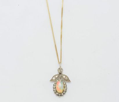 null Chaîne en or jaune 9 carats (375 millièmes) soutenant un pendentif fleur en...