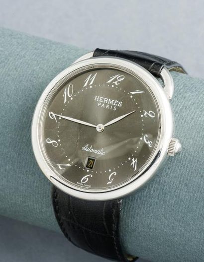 HERMES (ARCEAU GT – GRIS réf. AR 4.810.130 /V), vers 2011

Imposante montre de sport...