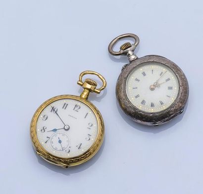 null Lot composé de deux montres de cols :

ZENITH : Montre de poche en or jaune...